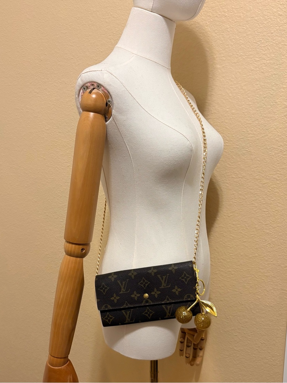Louis Vuitton Brown Monogram Vintage Sara Chain Wallet Crossbody with Gold Charm - Picture 10 of 10